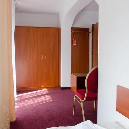 Otel Nidzki 3*